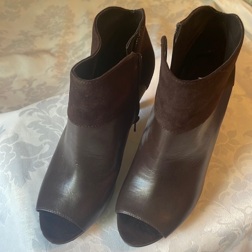 Nine West peep toe high heel booties brown leather and suede combo Sz 6.5